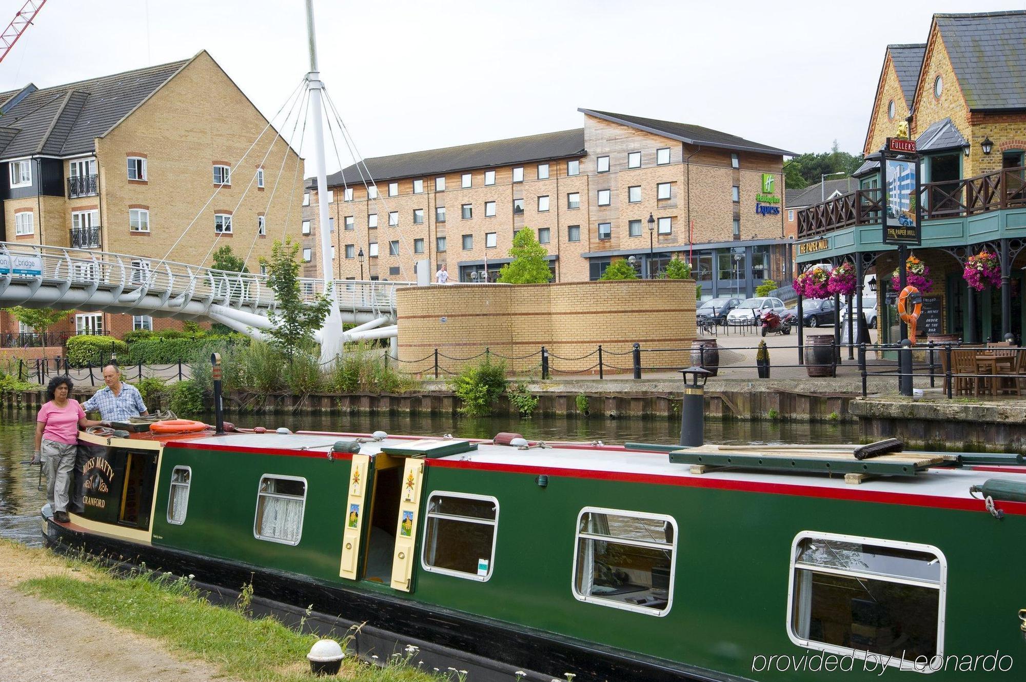 Holiday Inn Express Hemel Hempstead, An Ihg Hotel Eksteriør billede