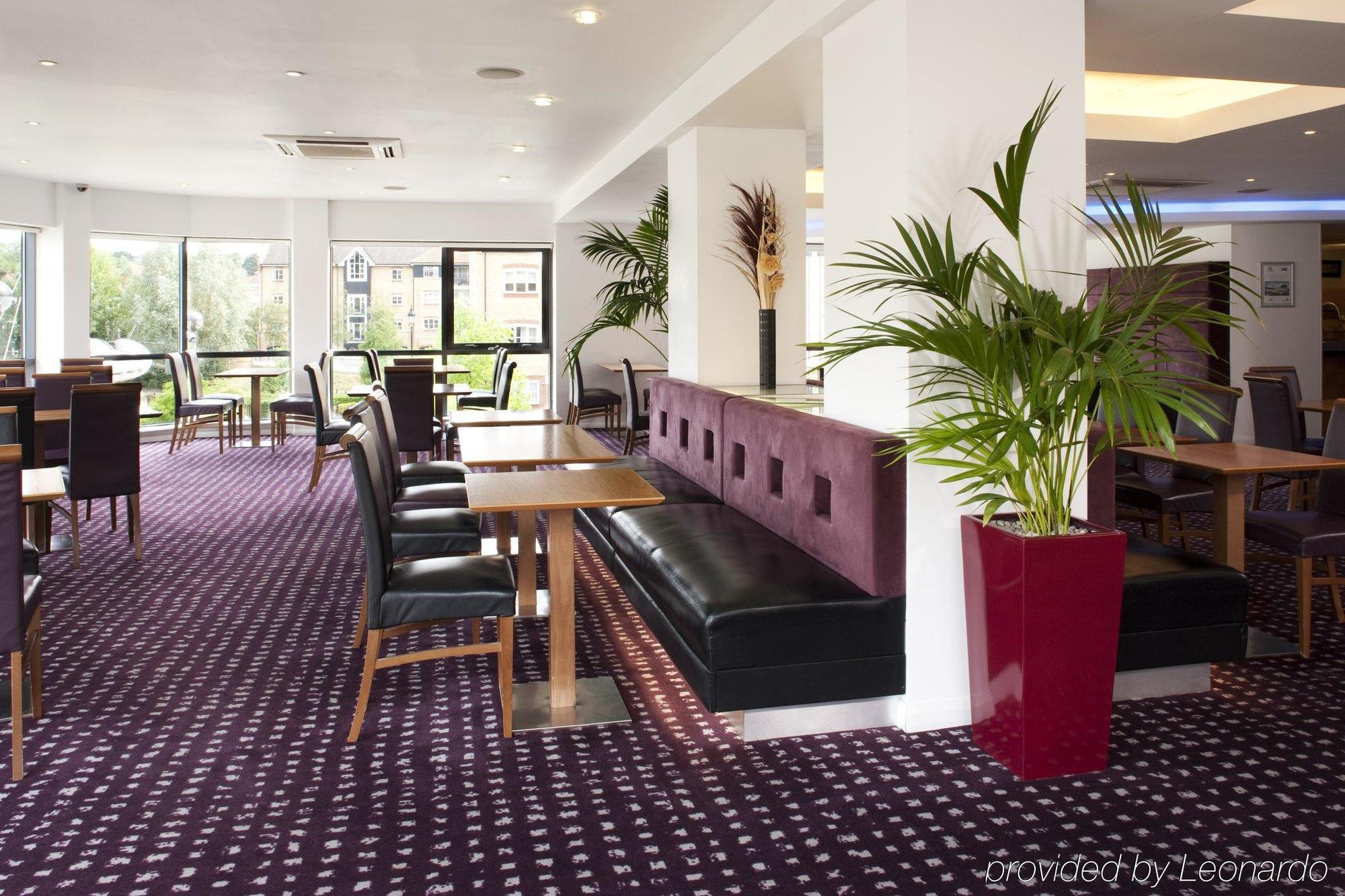 Holiday Inn Express Hemel Hempstead, An Ihg Hotel Eksteriør billede