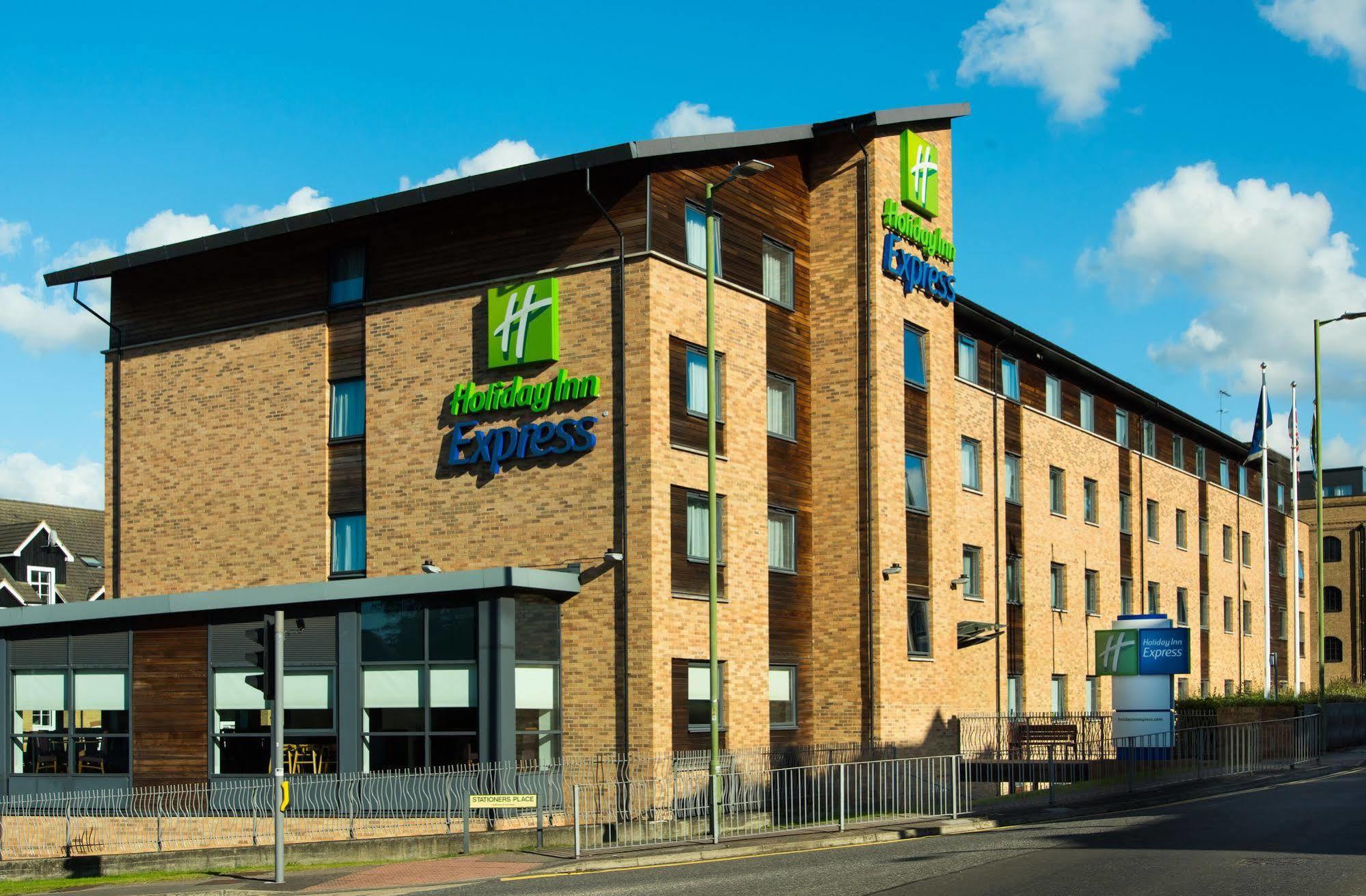 Holiday Inn Express Hemel Hempstead, An Ihg Hotel Eksteriør billede