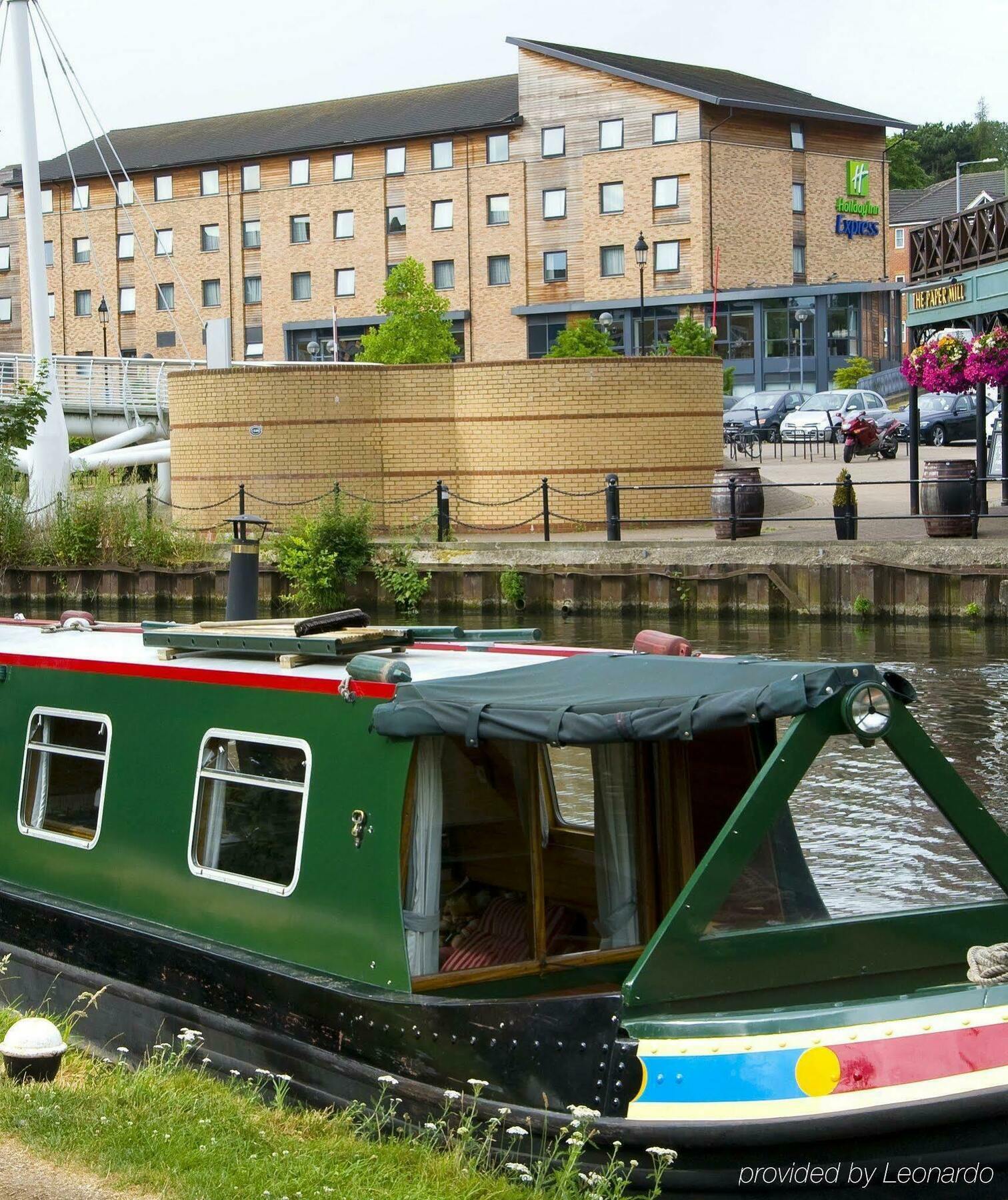 Holiday Inn Express Hemel Hempstead, An Ihg Hotel Eksteriør billede